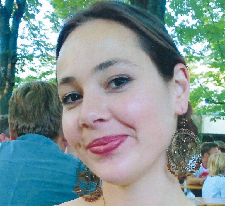 Porträt lächelnde Kamilla Presseblog Jella von Wiarda