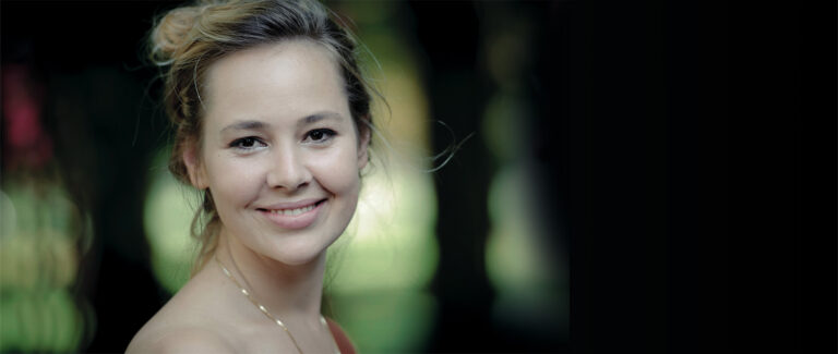 Porträt lächelnde Kamilla Presseblog Jella von Wiarda